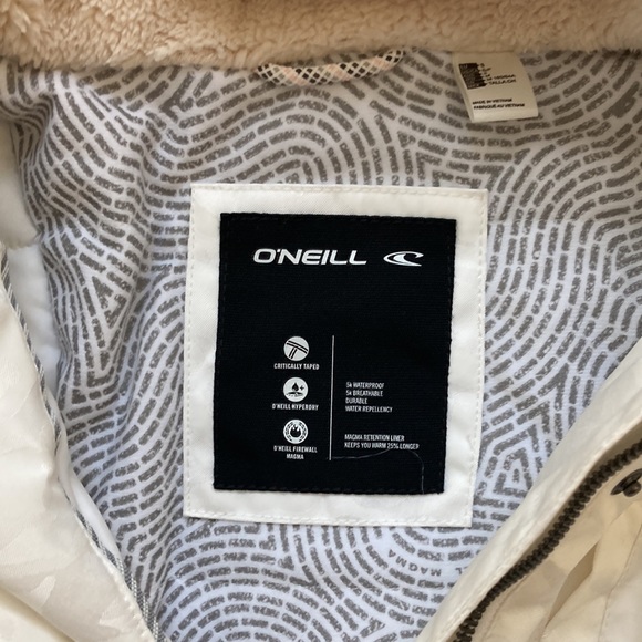 Snowboard or ski jacket - Picture 5 of 6